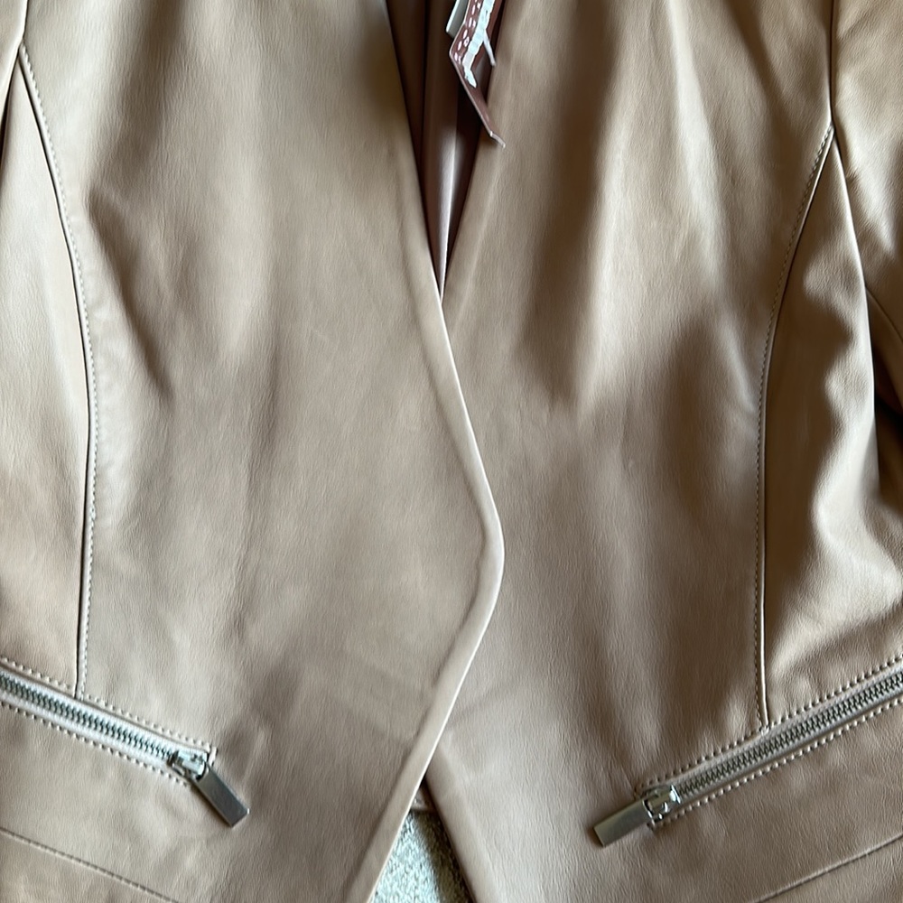 Leather jacket - Picture 16 of 17